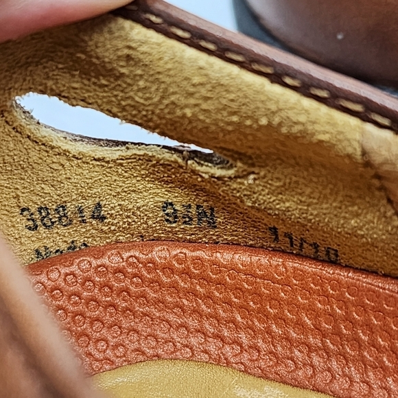 Clarks Unstructured Women's Leather Closed Toe T-Strap Casual Sandal - Picture 7 of 7